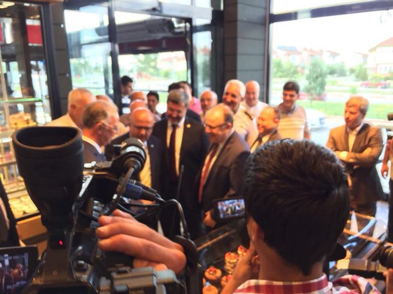 37400918_1808098069274556_8328452838376079360_n_1808098059274557