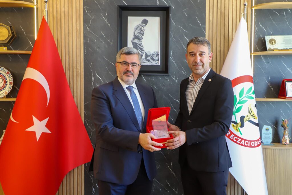 Eczacılardan Özkaya’ya Teşekkür