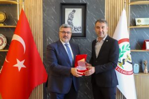 Eczacılardan Özkaya’ya Teşekkür